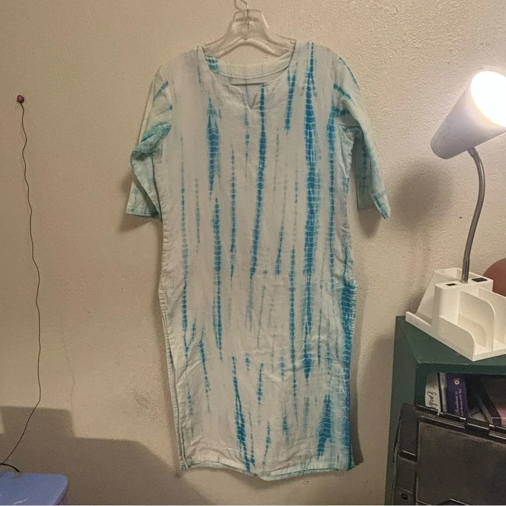 Blue and white tie die pattern night gown - Picture 3 of 10